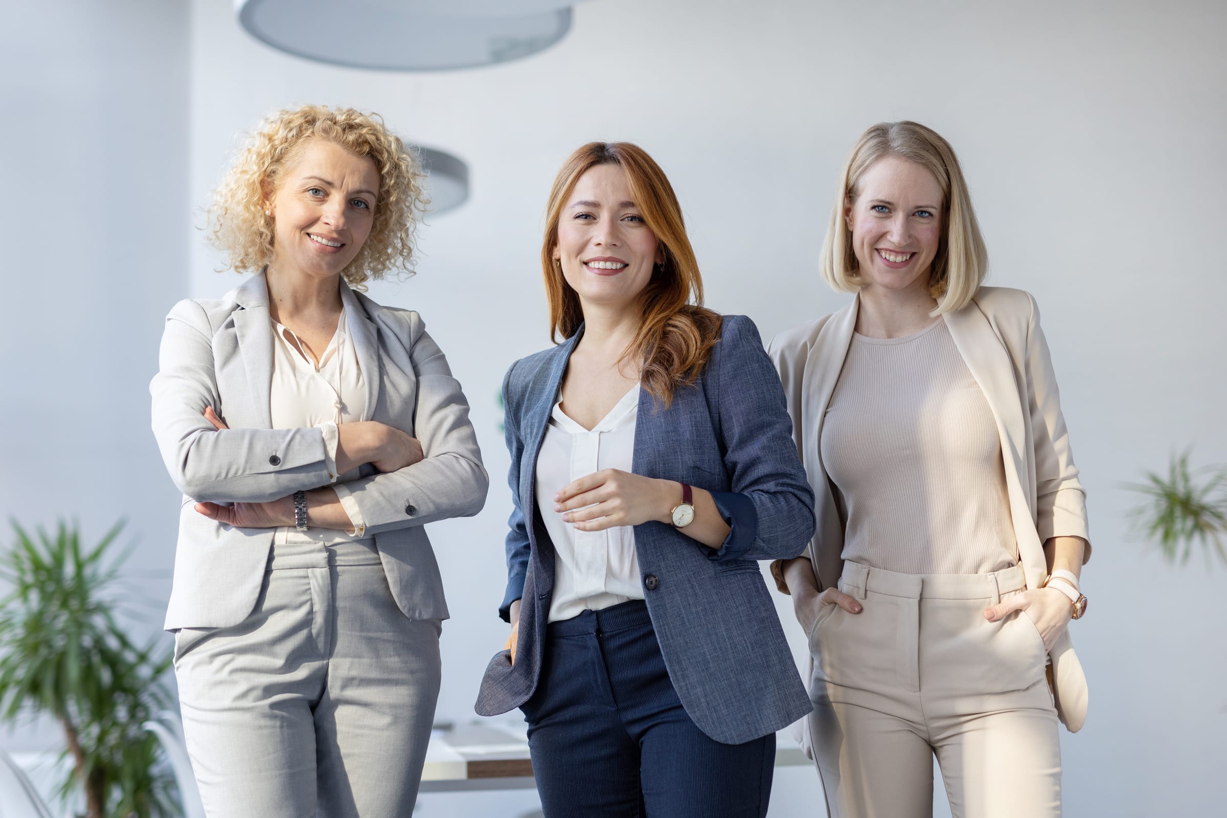 Drei Businessfrauen im Austausch